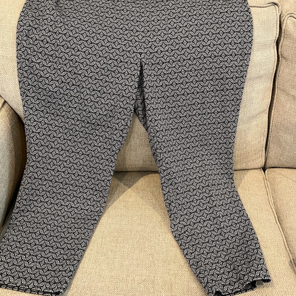 Roz & Ali Black and White Geometric Stretch Pants